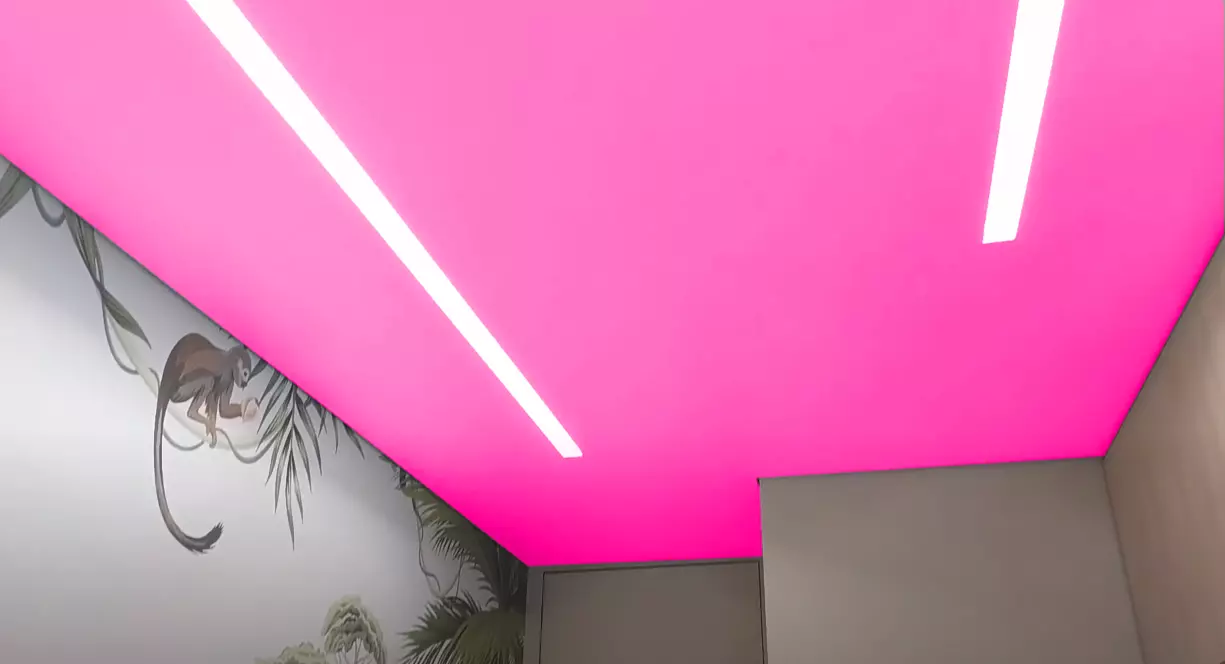 Розовый потолок для детской комнаты